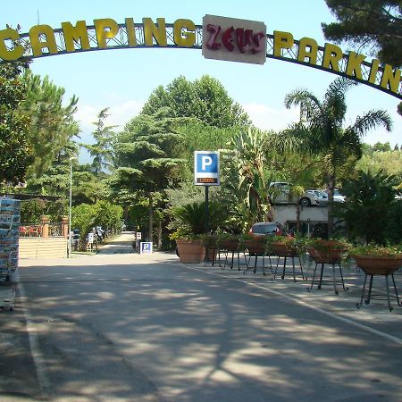 Camping Zeus Помпеи Экстерьер фото
